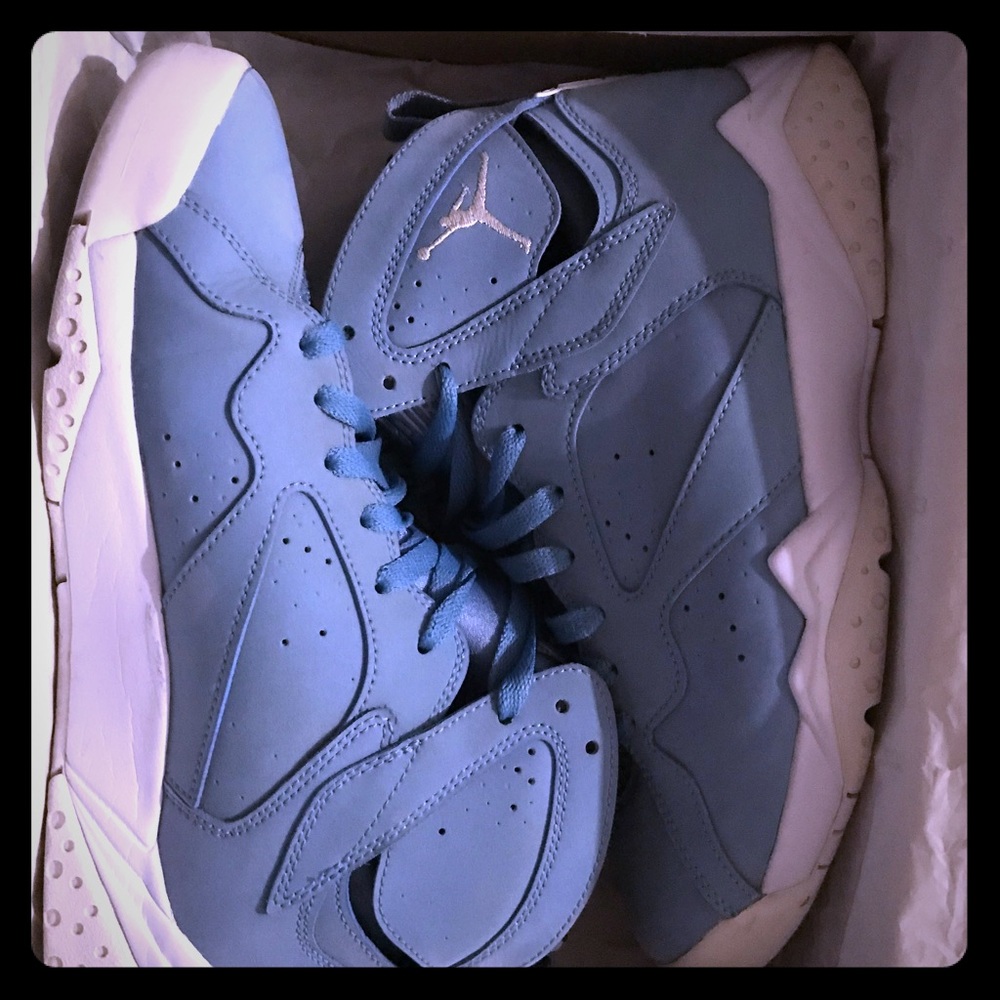 Jordan 7 Pantone